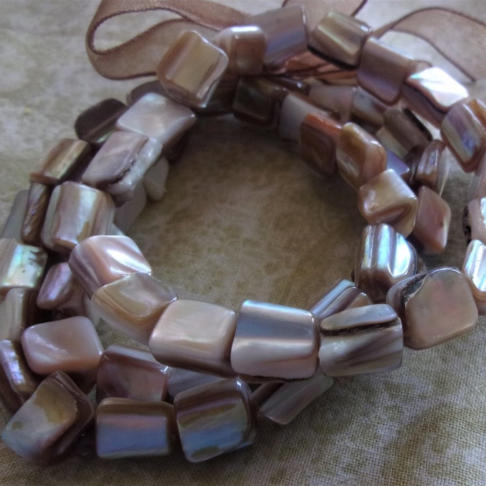 Three strand stretch oyster shell bracelet